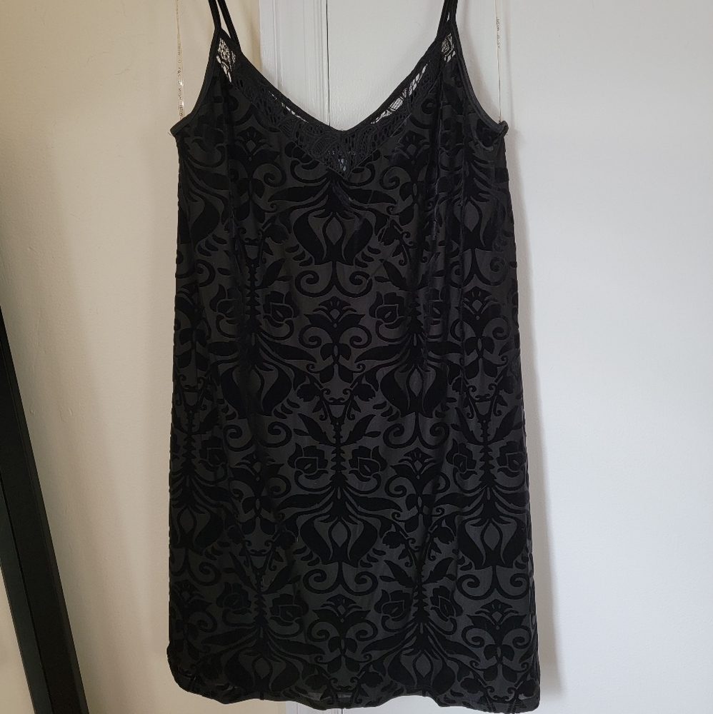 Black dress w/velvet